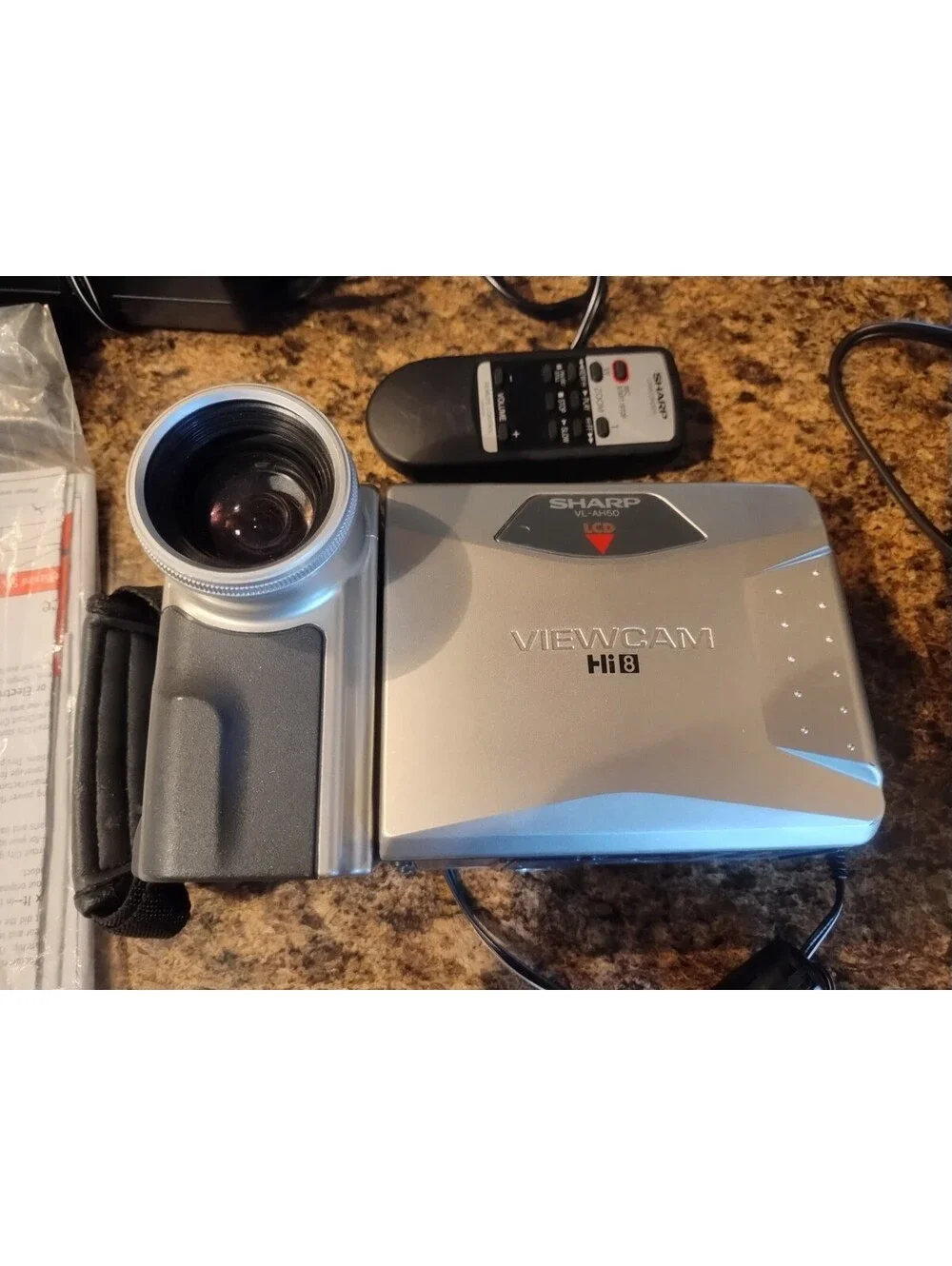 Sharp Viewcam VL-A110U Video8 Camcorder LCD Screen 16x Zoom w/Accessories TESTED
